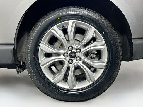 Used 2024 Ford Edge Titanium image 11