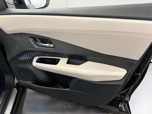 Used 2023 Nissan Ariya AWD image 33