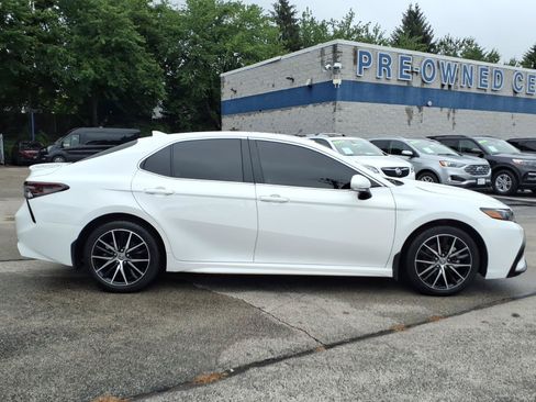 Used 2024 Toyota Camry SE w/ Cold Weather Package FWD image 2