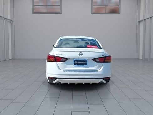 Used 2023 Nissan Altima 2.5 SV w/ SV Premium Package AWD/4WD image 7