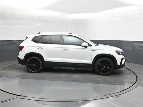 Used 2022 Volkswagen Taos SE image 26