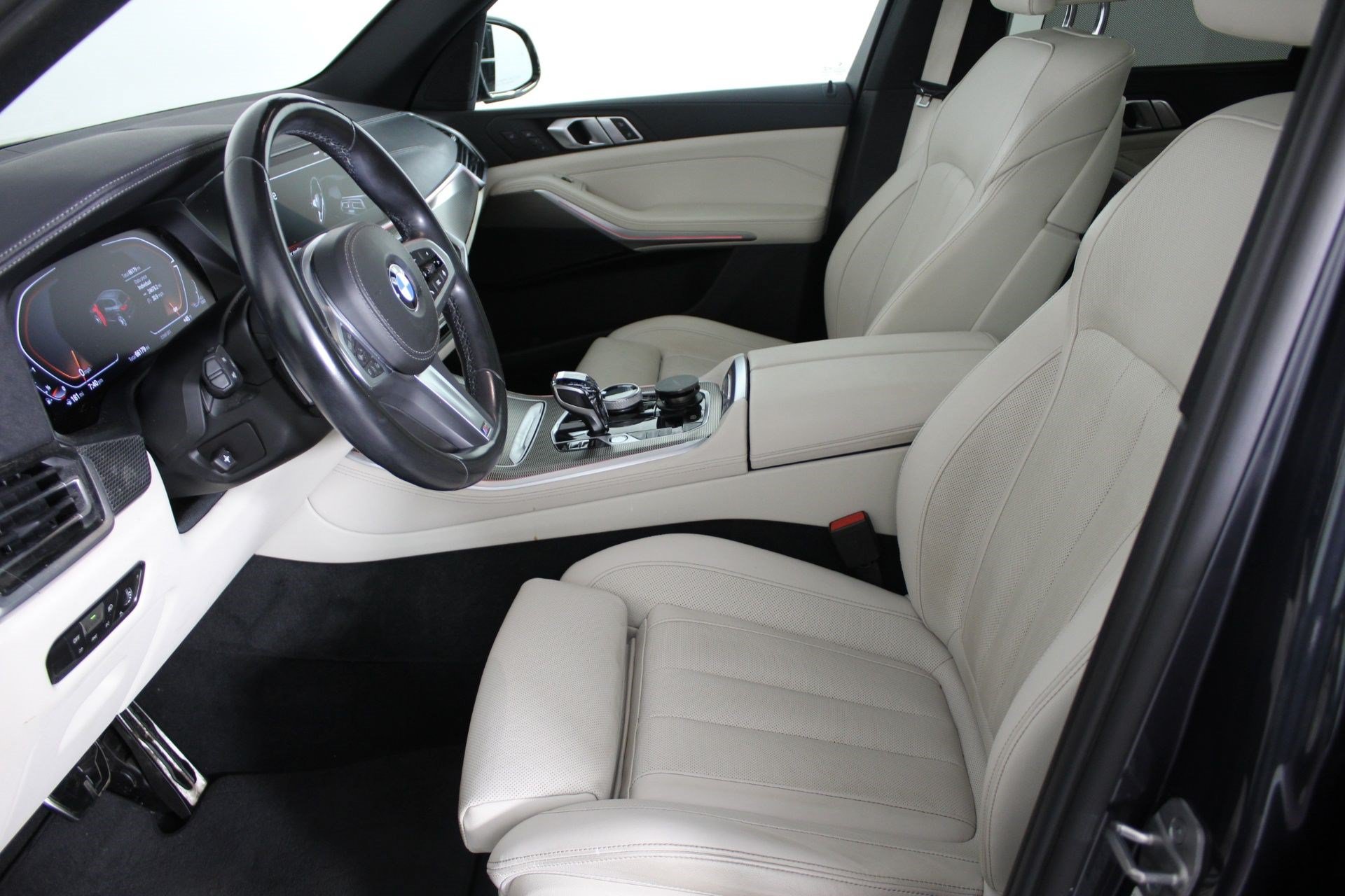 Used 2026 BMW X5 sDrive40i w/ M Sport Package RWD image 4