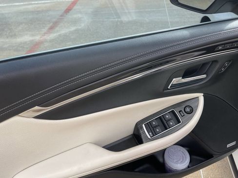 Used 2017 Chevrolet Impala Premier w/ Enhanced Convenience Package image 4