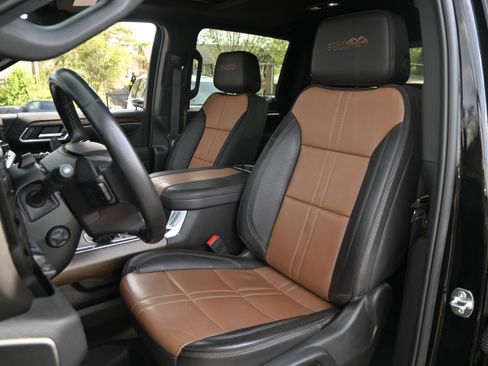 Used 2025 Chevrolet Silverado 1500 High Country w/ High Country Premium Package AWD/4WD image 16