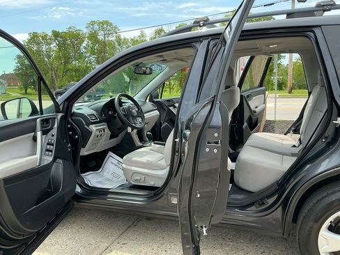 Used 2016 Subaru Forester 2.5i Premium w/ Popular Package #2 AWD/4WD image 9