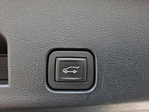 Used 2025 Chevrolet Traverse LT AWD/4WD image 30