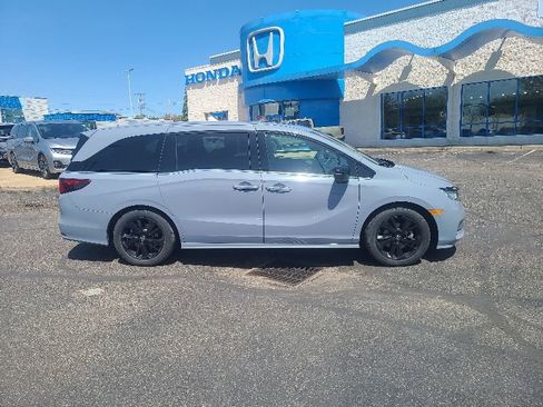 Used 2023 Honda Odyssey Sport image 6