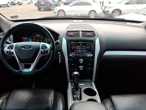 Used 2014 Ford Explorer XLT w/ Equipment Group 202A AWD/4WD image 7