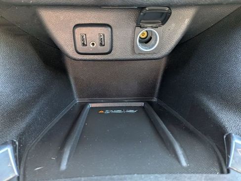 Used 2022 Chevrolet Traverse LT FWD image 21