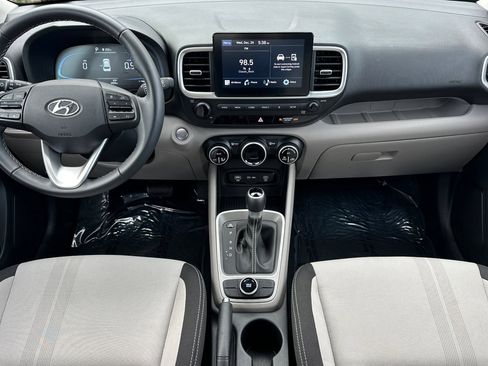 Used 2024 Hyundai Venue SEL image 15