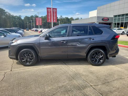 Used 2024 Toyota RAV4 LE FWD image 2