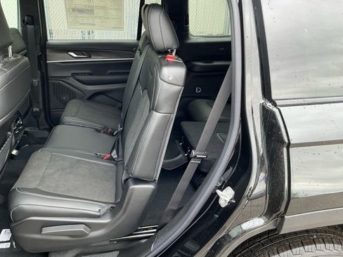 New 2026 Jeep Grand Cherokee L 4WD image 10