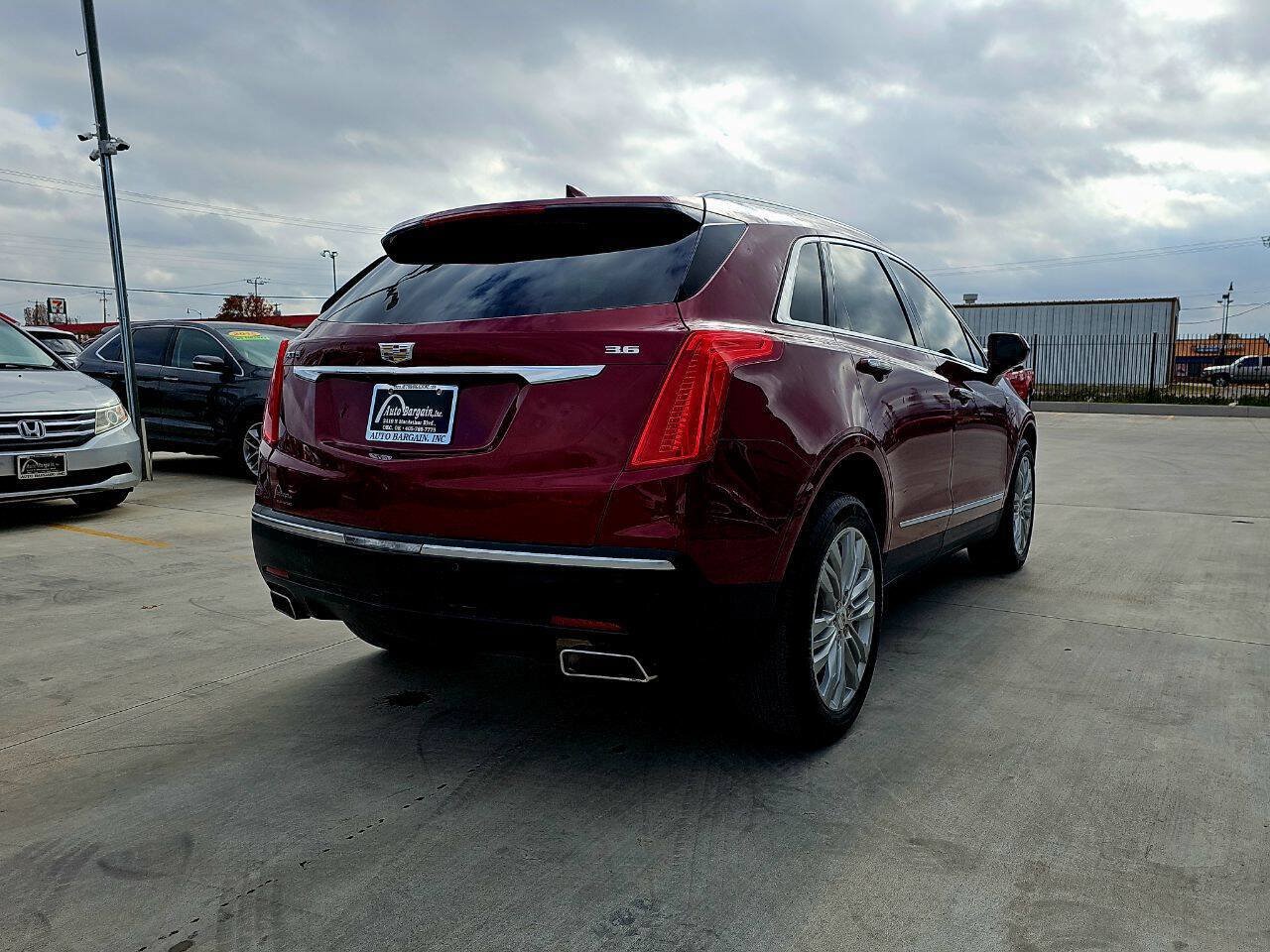 Used 2017 Cadillac XT5 Premium Luxury w/ Advanced Security Package FWD image 4