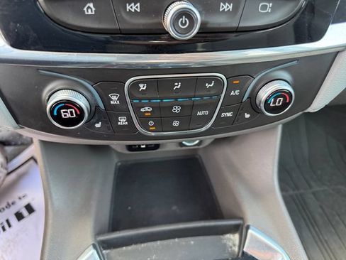 Used 2018 Chevrolet Traverse LT FWD image 17