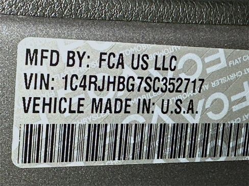 New 2025 Jeep Grand Cherokee Limited w/ Luxury Tech Group II image 17