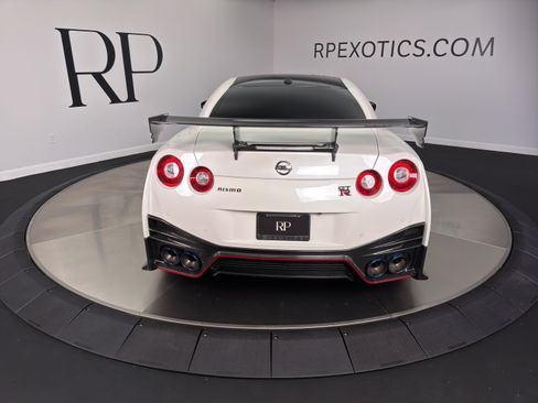 Used 2021 Nissan GT-R NISMO AWD/4WD image 8