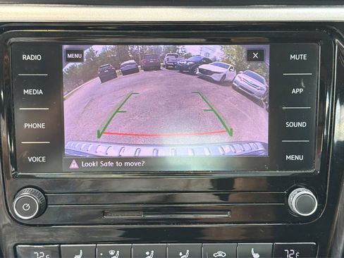 Used 2022 Volkswagen Passat 2.0T SE FWD image 30