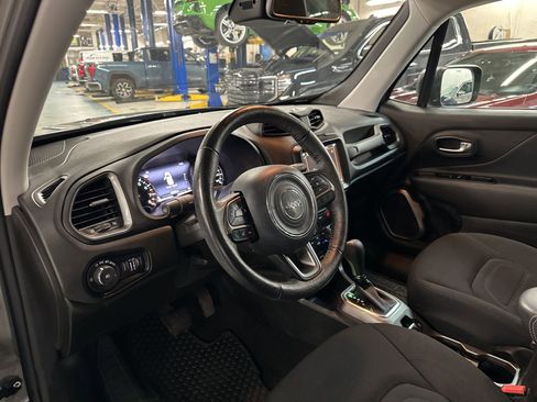 Used 2022 Jeep Renegade Latitude w/ Convenience Group AWD/4WD image 19