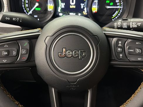 Used 2024 Jeep Wrangler Unlimited AWD/4WD image 28