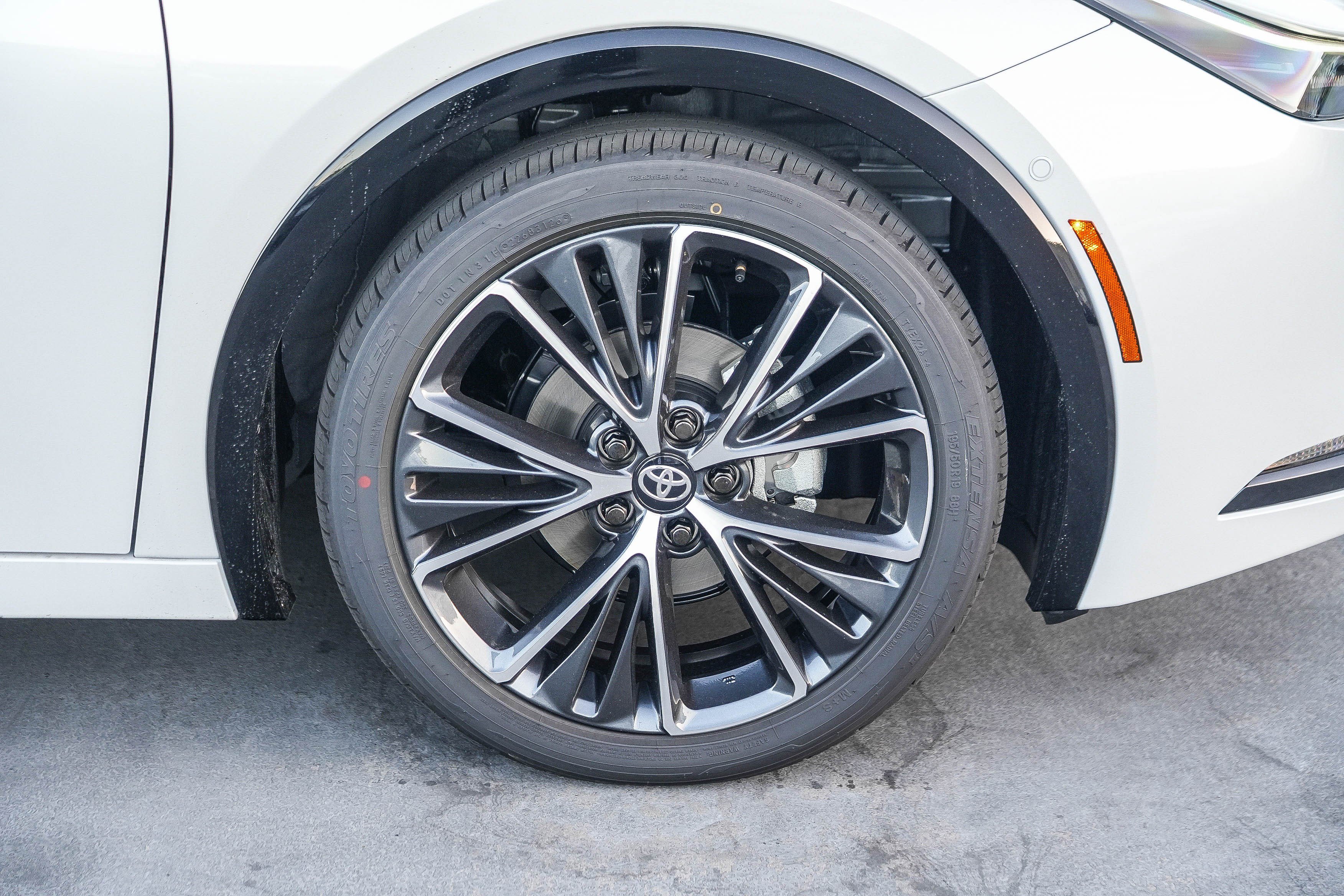 New 2027 Toyota Prius Limited w/ Limited Premium Package FWD image 12