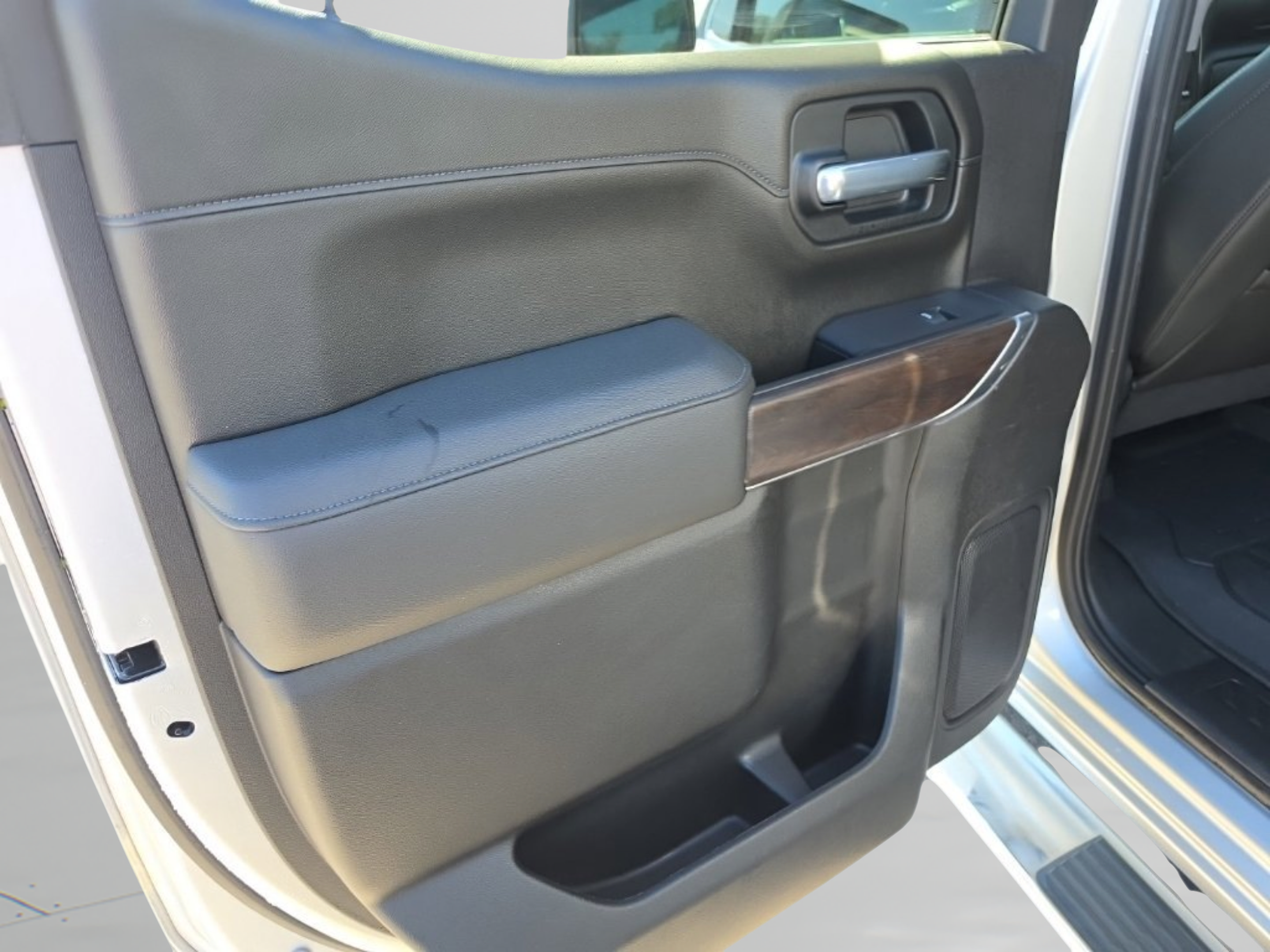 Used 2021 GMC Sierra 1500 SLT w/ SLT Premium Plus Package AWD/4WD image 24