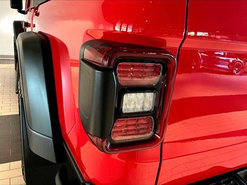 Used 2021 Jeep Gladiator Rubicon AWD/4WD image 35