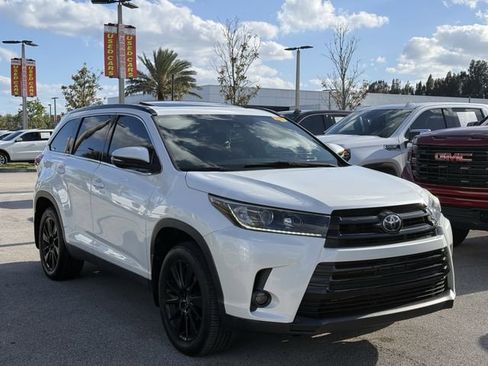 Used 2019 Toyota Highlander SE AWD/4WD image 4