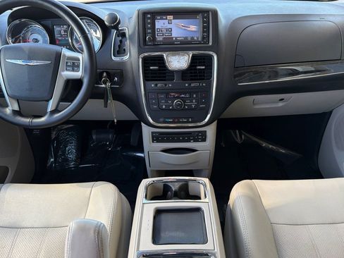 Used 2012 Chrysler Town & Country Touring-L w/ Entertainment Group #2 FWD image 14