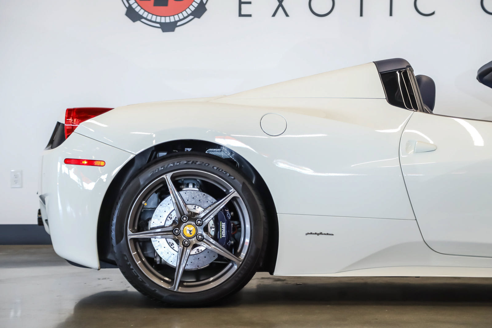 Used 2015 Ferrari 458 Spider RWD image 17