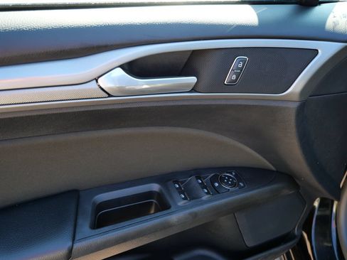 Used 2019 Ford Fusion SE AWD/4WD image 18