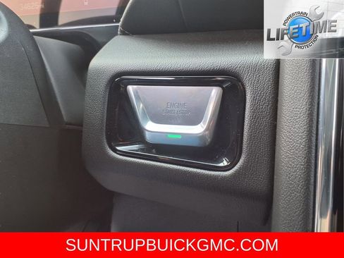 Used 2025 GMC Yukon Denali image 18
