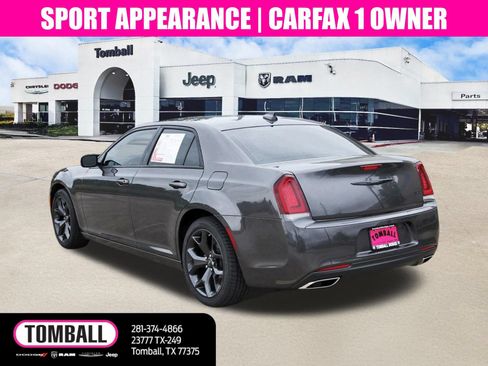 Used 2023 Chrysler 300 Touring w/ Sport Appearance Package RWD image 5