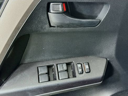Used 2017 Toyota RAV4 LE FWD image 20