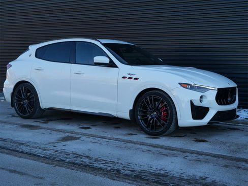 Used 2022 Maserati Levante Trofeo image 28