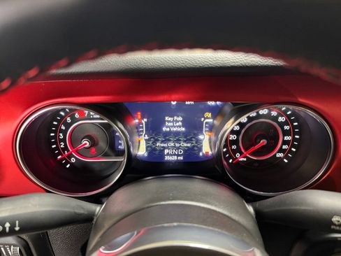 Used 2022 Jeep Wrangler Unlimited Rubicon AWD/4WD image 16