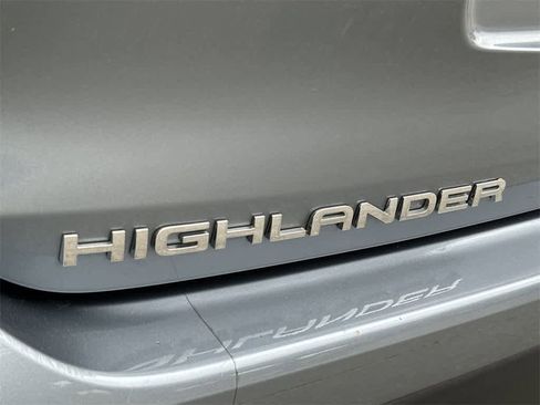 Used 2023 Toyota Highlander XLE image 10