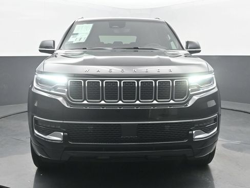 Used 2025 Jeep Wagoneer 4WD image 8