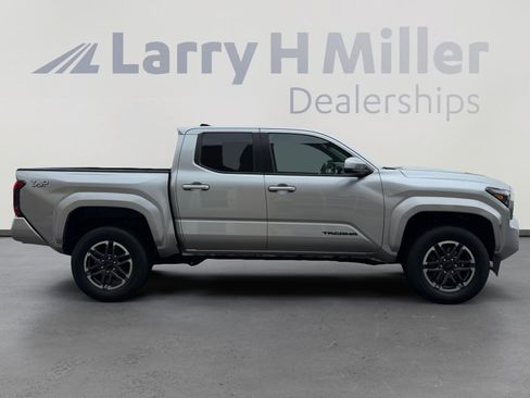 Used 2024 Toyota Tacoma TRD Sport RWD image 6