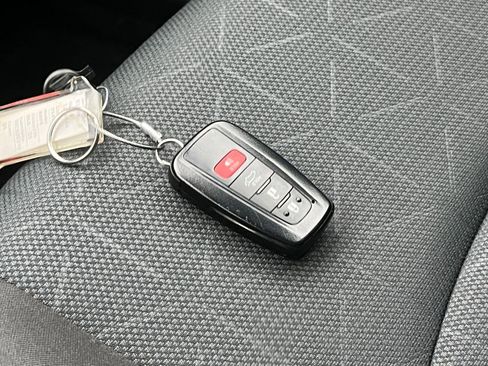 Used 2025 Toyota RAV4 XLE image 22