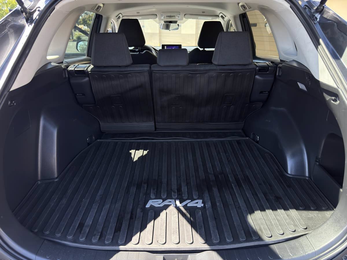 Used 2024 Toyota RAV4 LE FWD image 24