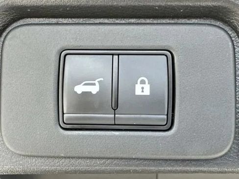 Used 2025 Nissan Rogue SV AWD/4WD image 15