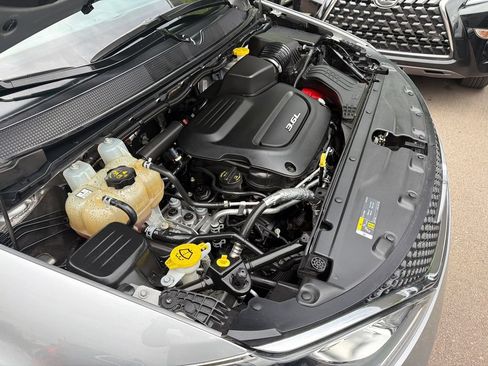 Used 2018 Chrysler Pacifica Touring Plus FWD image 38