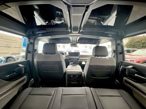 New 2025 GMC Hummer EV 2X image 18