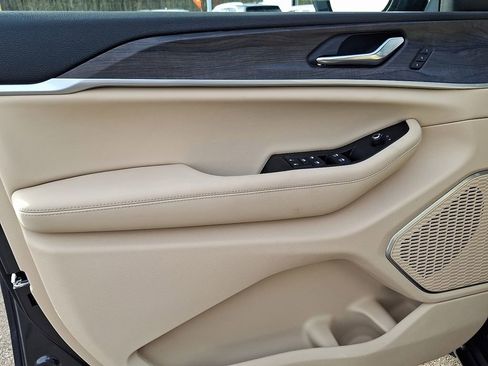 New 2025 Jeep Grand Cherokee Limited w/ Luxury Tech Group II image 9