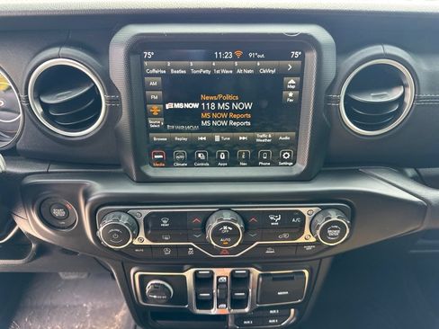 Used 2022 Jeep Gladiator Overland w/ Popular Equipment Package AWD/4WD image 12