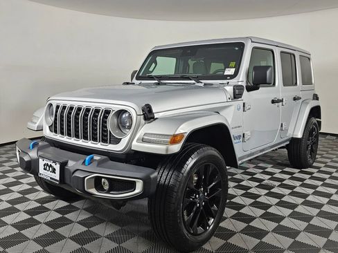 Used 2024 Jeep Wrangler Unlimited Sahara AWD/4WD image 7