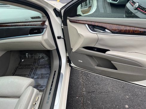 Used 2013 Cadillac XTS Platinum image 28