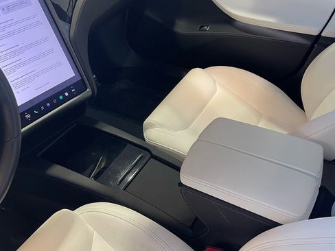 Used 2020 Tesla Model S Long Range Plus image 29