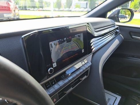 Used 2025 Toyota Camry SE w/ Convenience Package FWD image 17