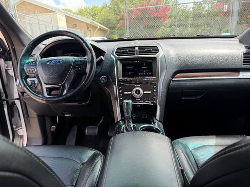 Used 2016 Ford Explorer Limited w/ Equipment Group 301A FWD image 17